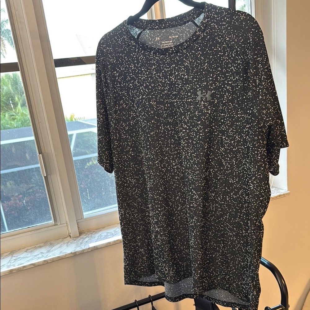 Under Armour Black and White Short Sleeve Tee
